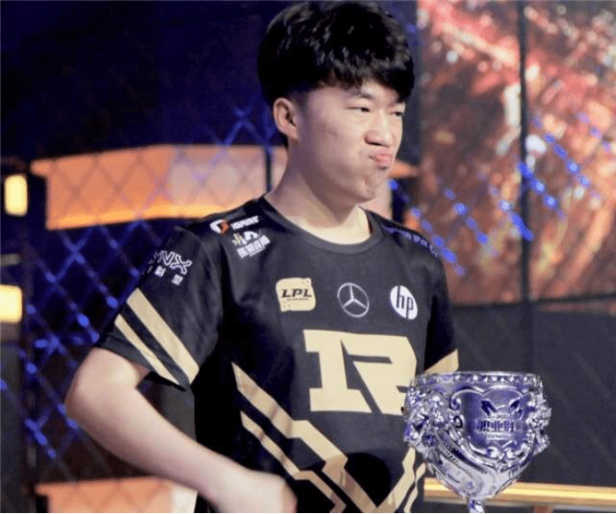 顶后撤步出 顶后撤步出